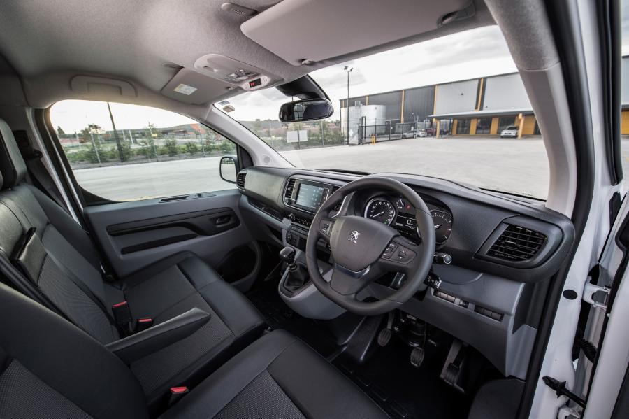 Интерьер Peugeot Expert 2019 года  (AU) (фото 8 из 10)